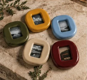 Ceramic photo frames in five scent colors